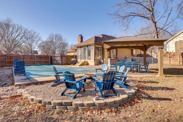 3,000-Sq-Ft Group Getaway w Pool Near Kansas City