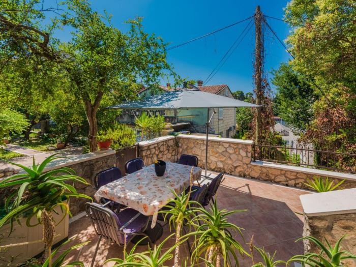 Apartment Geräumige Ferienwohnung mit eigener Terrasse by Interhome