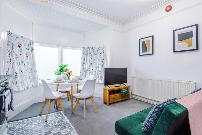 Leamington Spas Gem - Free Parking, Netflix, Prime & Disney
