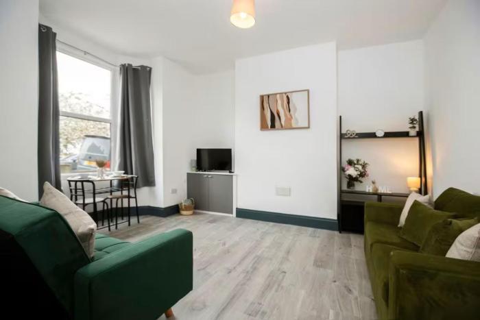 DiscountsContractorsWIFIFree ParkingSmart TV