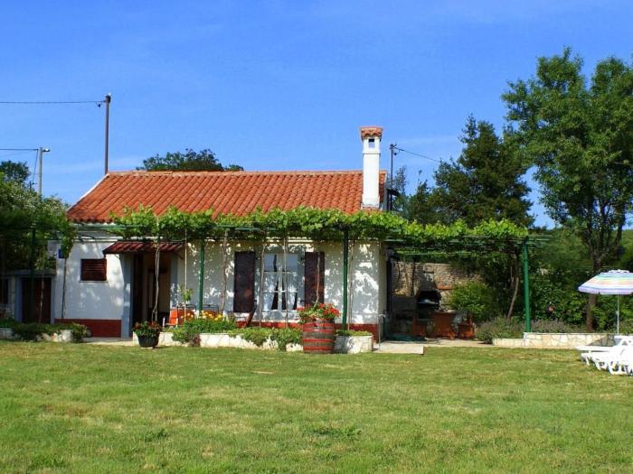 Holiday Home Freistehendes Haus Violeta mit weitläufigen Garten by Interhome