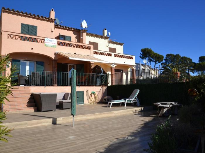 Casa bien cuidada con piscina comunitaria, terrazas y cerca de la playa en LEstartit - ES-323-42