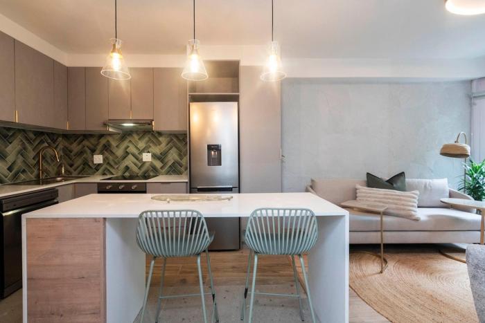 CapeTown CityCentre Gem wBalcony- Walk to Waterfront or CTICC