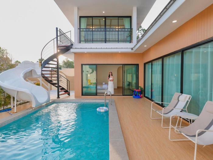 Need 4BR Sea Pool Villa Pattaya VVP70