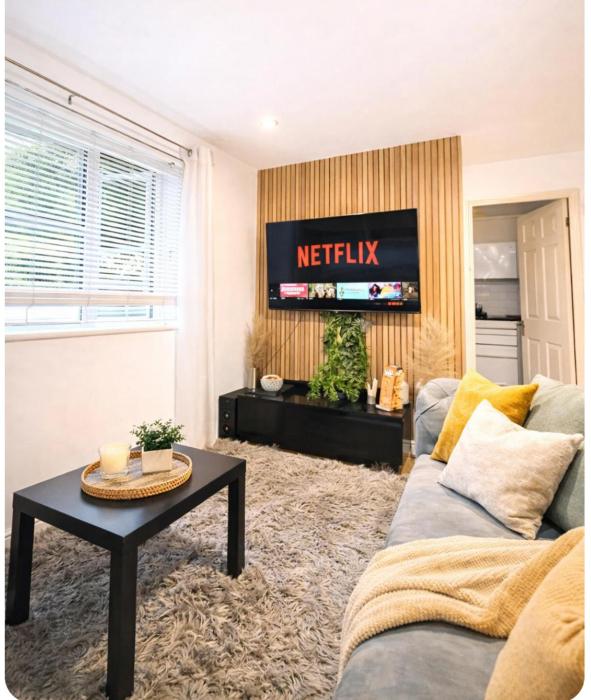 Large Contractor Friendly 2 Bed Flat with Free Parking Sleeps 8 Woolwich Greenwich and Thamesmead SE18