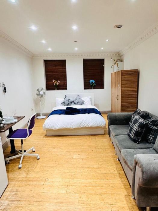 Studio Flat Near Westfield London