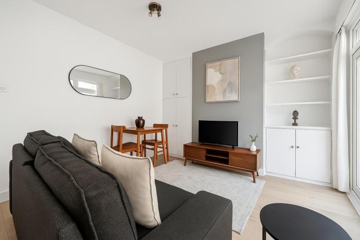 Contemporary 1-Bedroom Flat in Neasden