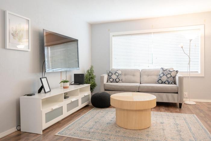 Entire house Pet Friendly w gated backyard Boeing