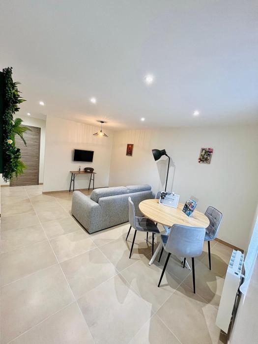 La Maison du Coin - T2 confortable, parking privée