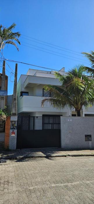 Casa na Praia em Floripa - A poucos passos do mar