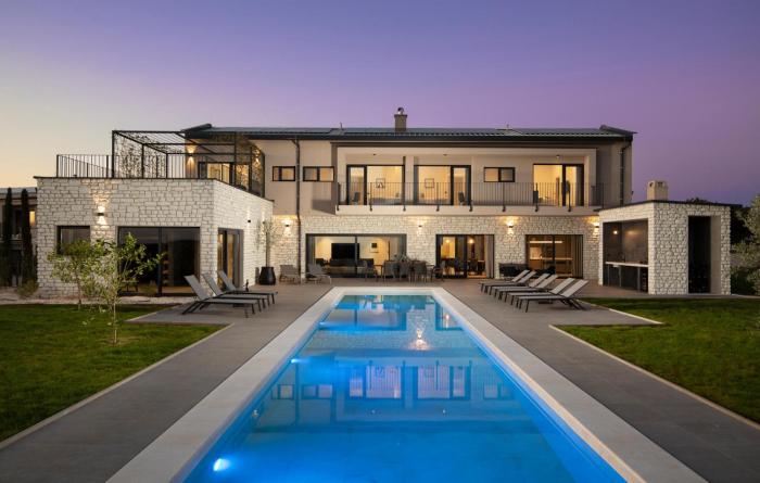 Nice Home In Bale With Sauna