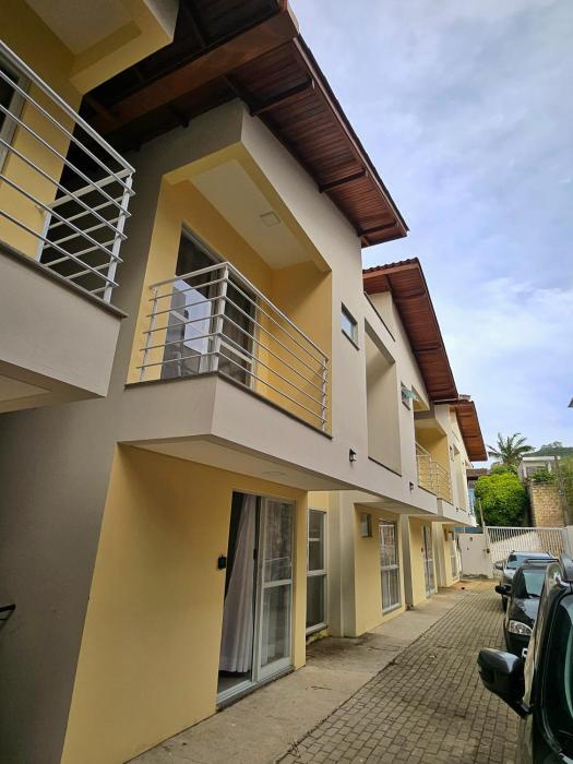 Casa com 6 suítes, bem localizada