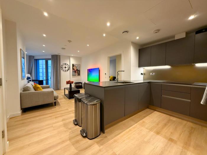 Penthouse 2 Bed 2 Bath 360 Balcony Rooftop View of London River Thames - LuxuryLondonStays