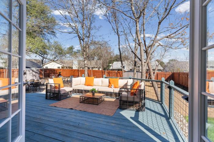 Family Retreat Games, Fire Pit & Kids Barn