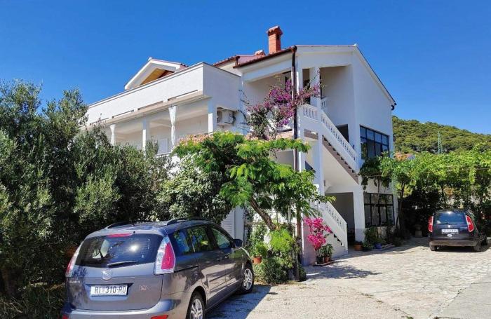 Apartments with parking space Barbat, Rab - 25045