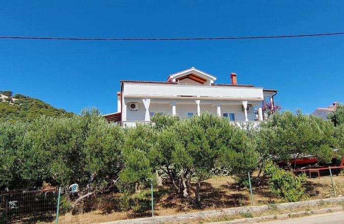 Apartments with parking space Barbat, Rab - 25045