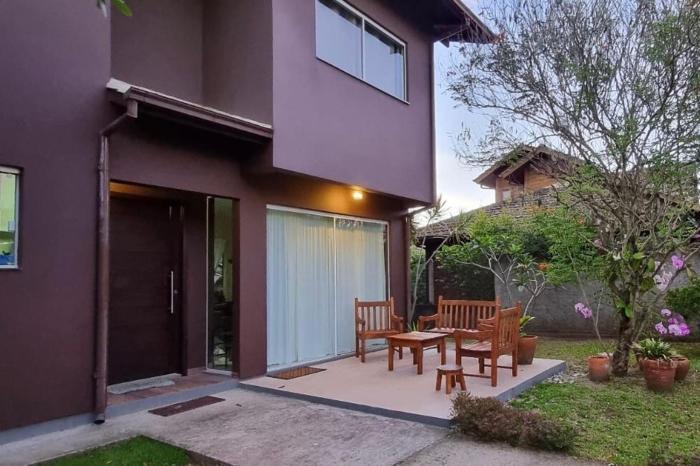 Casa no Pico da Cruz 300m da praia ar cond