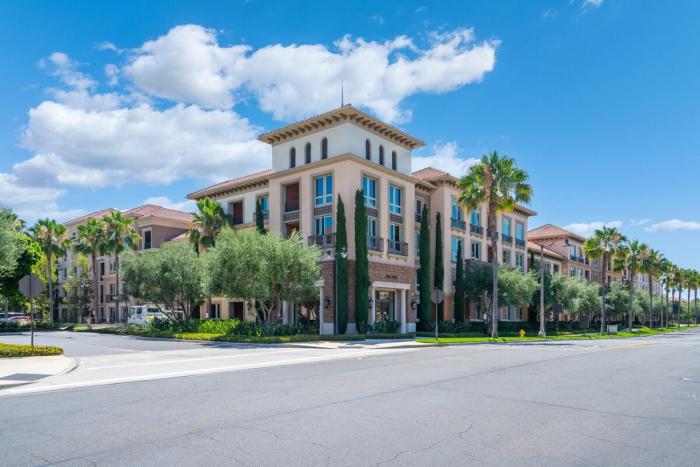 Elegant New 2BR Luxury Home in Irvine