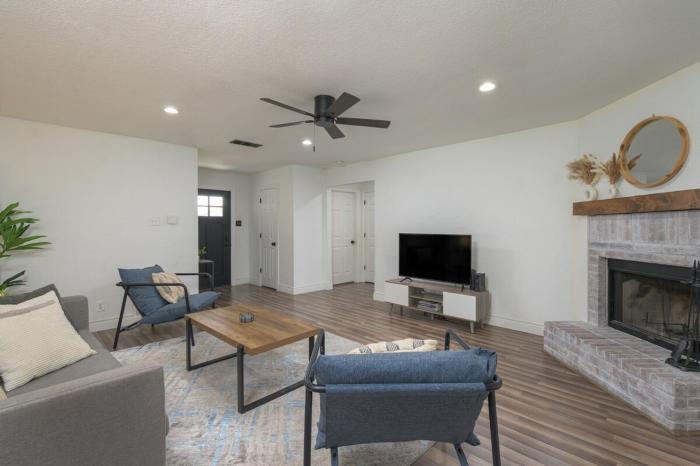Stylish Pet Friendly Killeen 3BR with Fenced Backyard