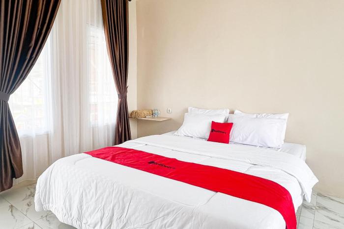 RedDoorz Syariah at Jalan Dieng 7