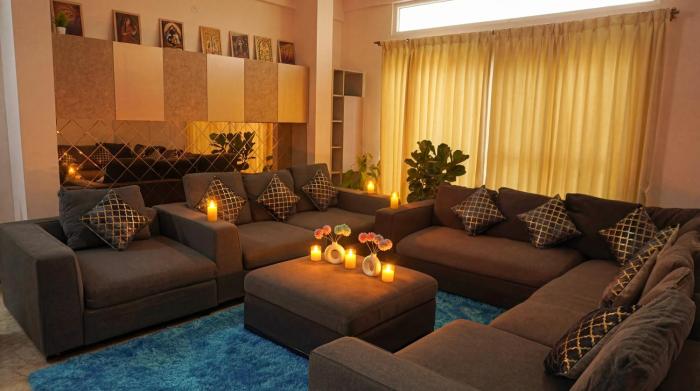 Luxury 4BHK Retreat with Netflix, Balcony & Family Stay