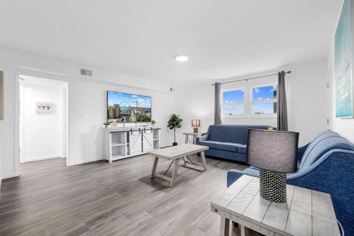 Oceanview Azul 2BR • Bright Top-Floor Condo