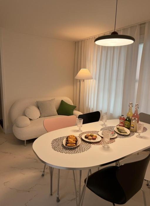 Stay in Breeze, 3룸 3베드, 2호선신림역, 호텔침구,아늑한가정집,홍대강남20분