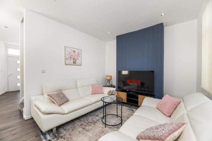 Leeds Beautiful Home - Parking - Yorksha Property