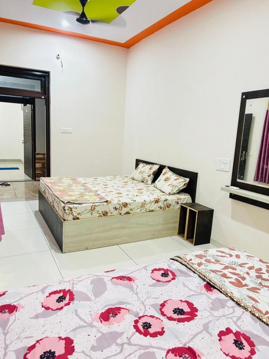 New hotel Arjun place, Reengus