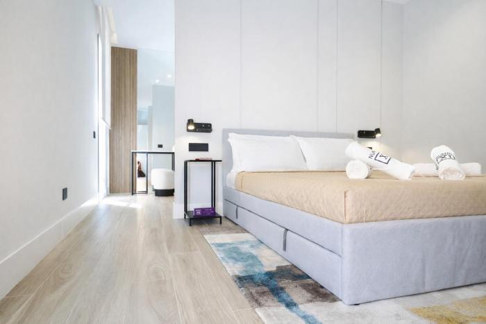 Spacious Modern Fully equipped Apartment in Monumental Building - Parking - Historical Centre