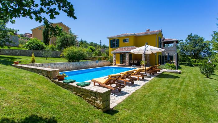 Beautiful villa Splendida with pool in Porec