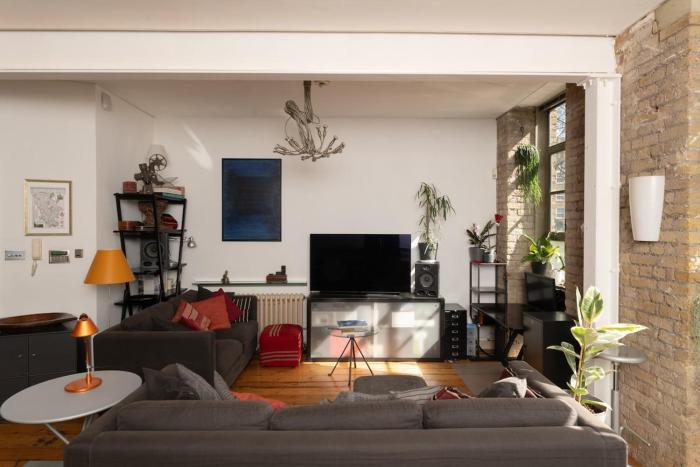 Stylish 2-Bed Flat in Prime Central London Spot