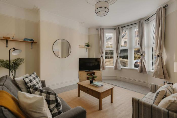 Spacious Three Bedroom House with Garden