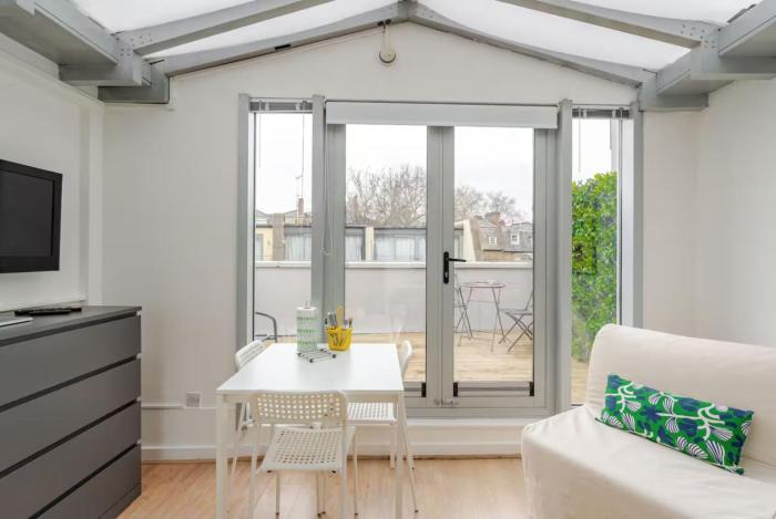 Angel - Top Floor Double Studio