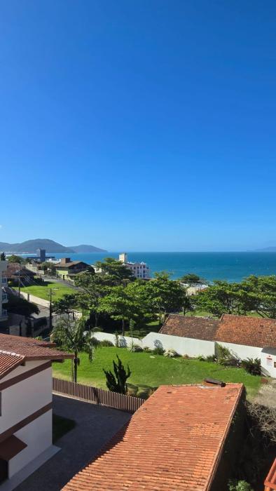 Vista para o mar, apartamento para duas pessoas a 300 metros da praia