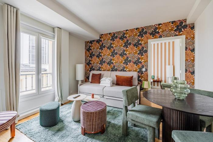 # 4people # 1Bedroom # ChampsElysées # AC