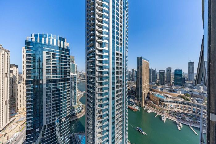 Free housekeeping visits during your stay - StayShort - 2BR in Dubai Marina that Sleeps 6 with Water Views