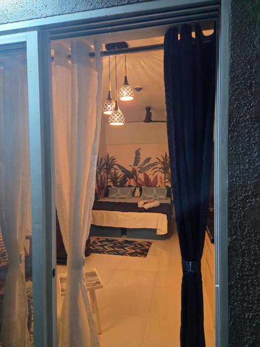 Studio Aprt With Cozy Corner