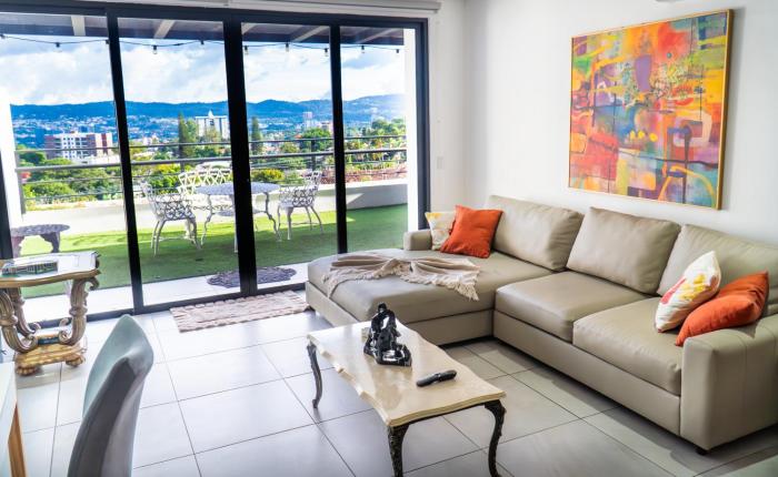 Brisa Serena Apartamento con parqueo y gran terraza en La Escalón