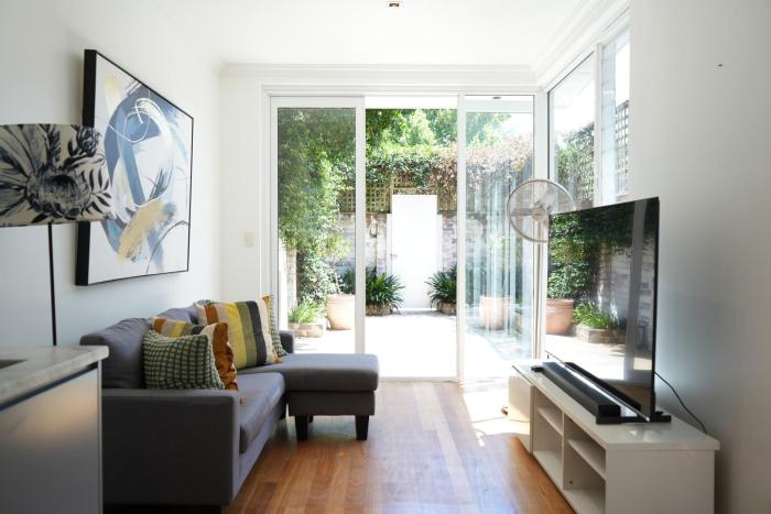 Elegant, Sunny House - 3 Bedrooms, 2 Bathrooms