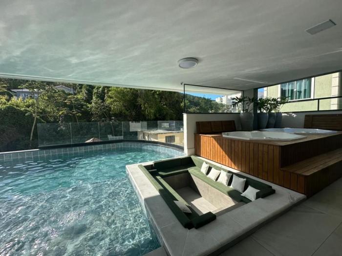 Jacuzzi e Piscina Aquecida • 120 m da Praia