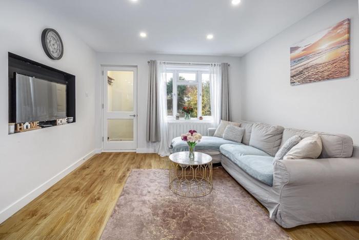 2 Bedroom Apartment With Parking