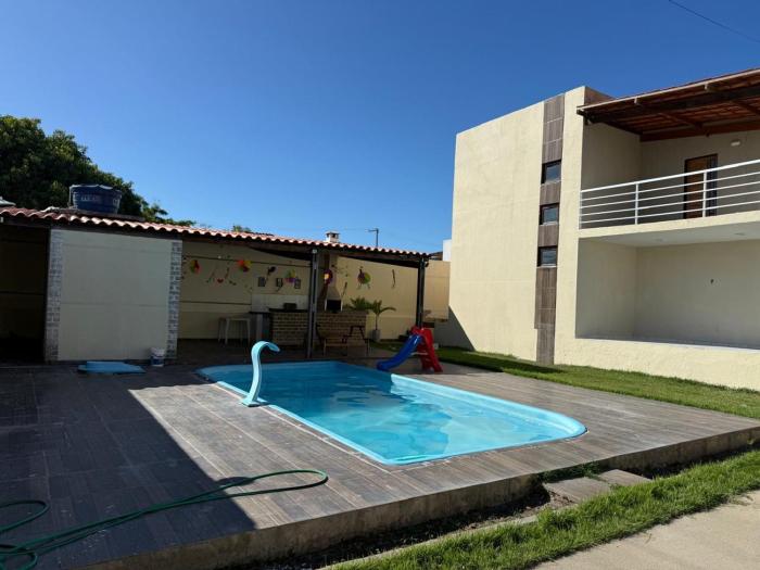 Casa em Barra de São Miguel, em condomínio com quatro duplex e área de lazer comuns