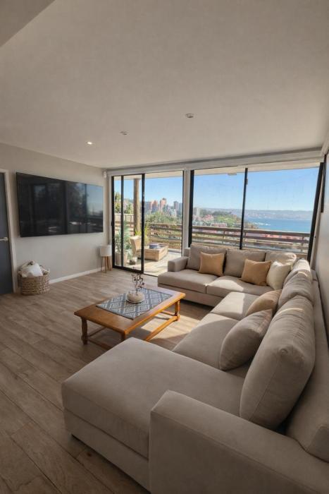 Casa con vista al mar en centro de reñaca