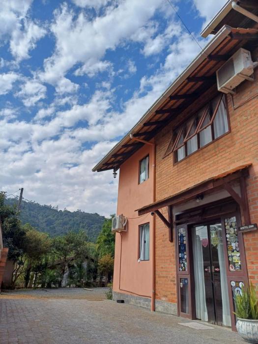 Hostel Dina & Suítes