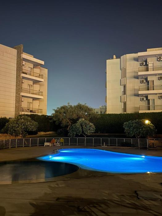 luxury 3Bed rooms apartment in shiekh zayed city