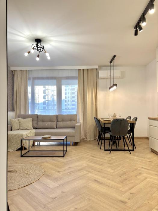 Golden Stay Luxury 3-Bedroom Apartment in Warsaw