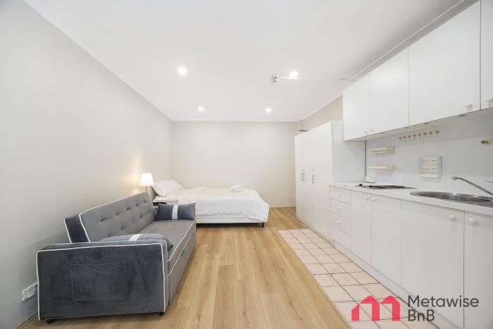 MetaWise BnB Contemporary Studio Steps from Rushcutters Bay