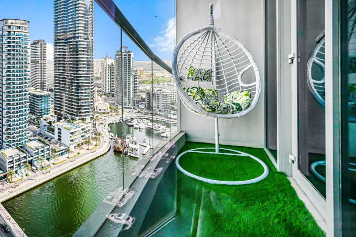 Elegant 3-Bedroom Haven - Panoramic Marina Views