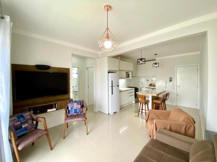 Conforto e praticidade perto da praia, com suíte e ar-condicionado